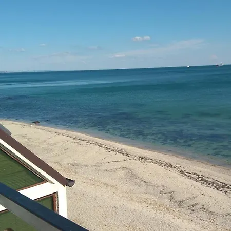 Hemingway In Happy 3*