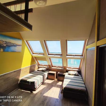 Hemingway In Happy Gasthuis Varna