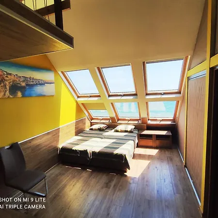 Hemingway In Happy Konukevi Varna