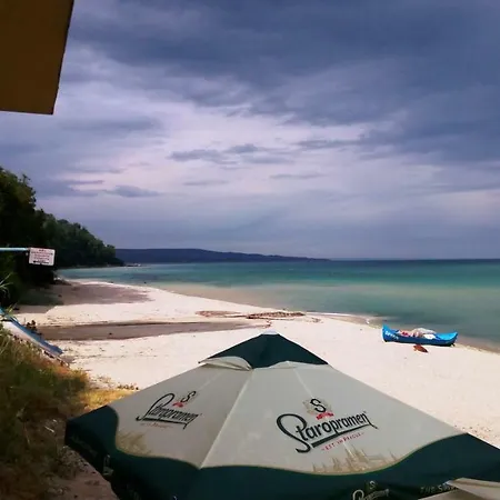 Hemingway In Happy Konukevi 3*