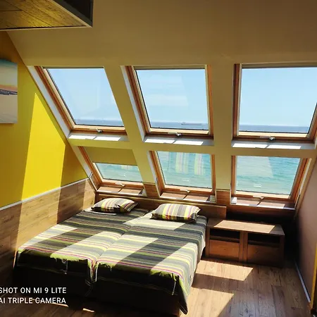 Hemingway In Happy 3* Warna