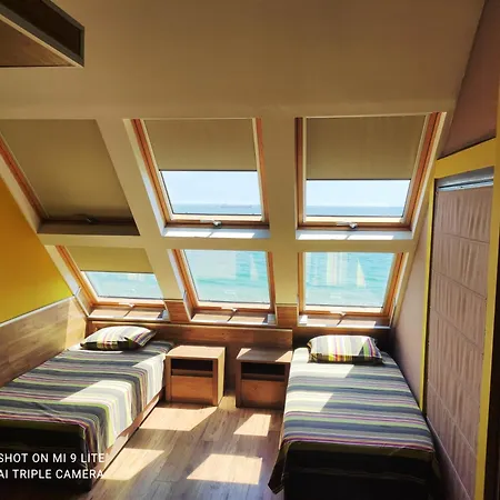 Hemingway In Happy 3* Warna