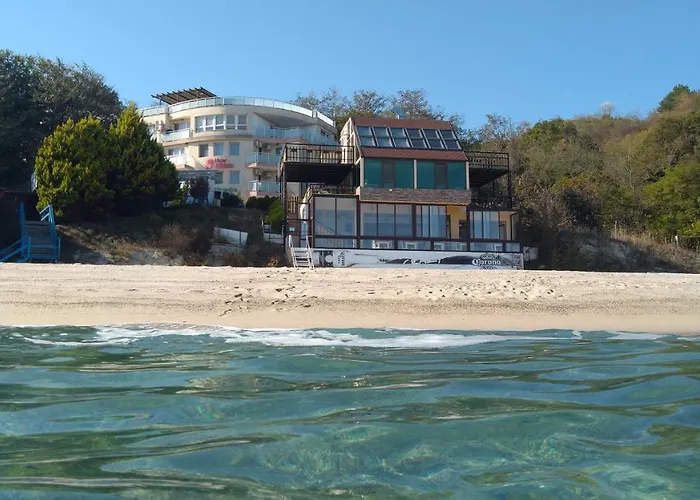 Hemingway In Happy 3* Варна