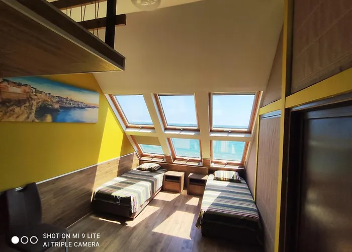 Hemingway In Happy Pensjonat Warna