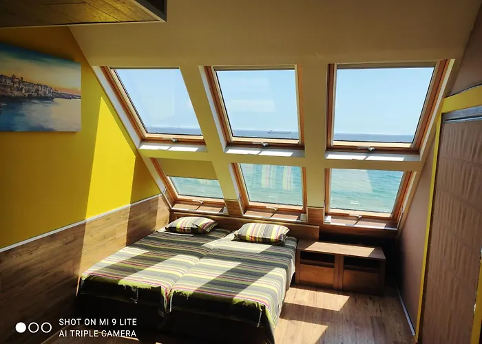 Hemingway In Happy 3* Warna