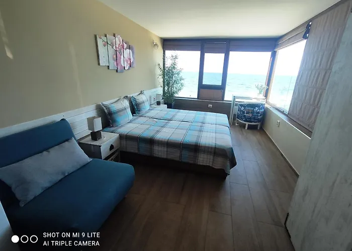 Pensjonat Hemingway In Happy Warna