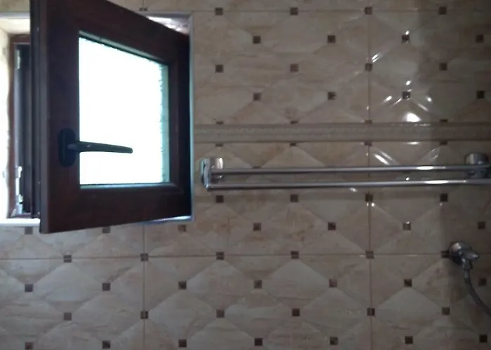 Hemingway In Happy Pensjonat Warna