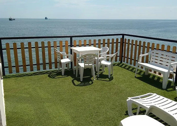 Pensjonat Hemingway In Happy Warna