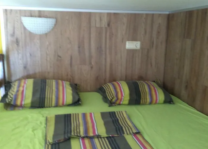 Hemingway In Happy Pensjonat Warna